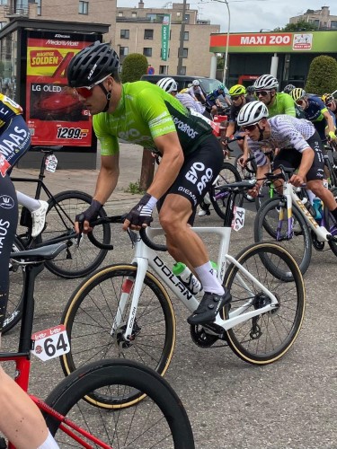 Nathan Székely gaat in 2023 koersen bij Scorpions Racing Team ...
