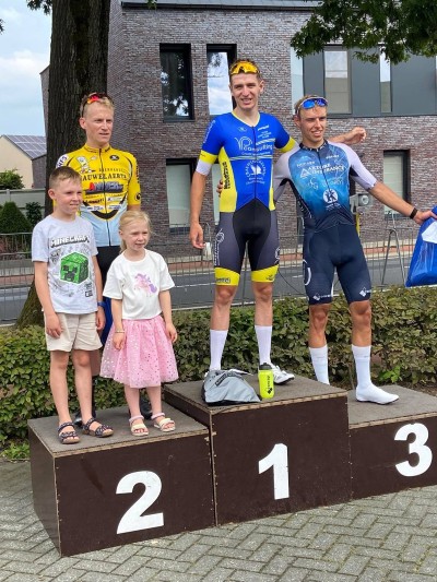Yarno Van Herck sprint naar winst in Retie: 