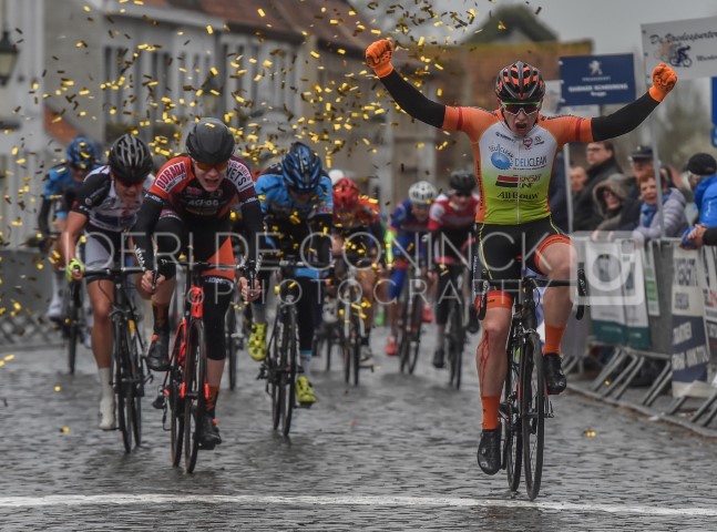 Mathias Vandenborre Zet Twee Op Twee Op Zijn Palmares In Damme Foto S Cyclingsite Be